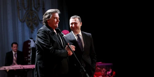 Florin Piersic, amuzându-l copios pe Vlad Filat