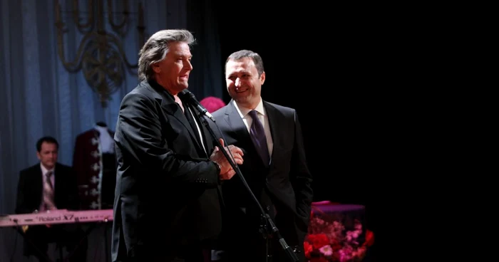 Florin Piersic, amuzându-l copios pe Vlad Filat