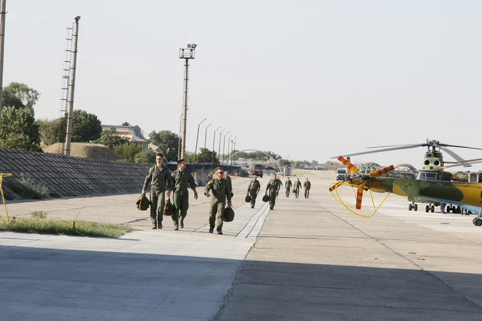 Mii de militari sunt la ora actuală în bază FOTO Facebook 