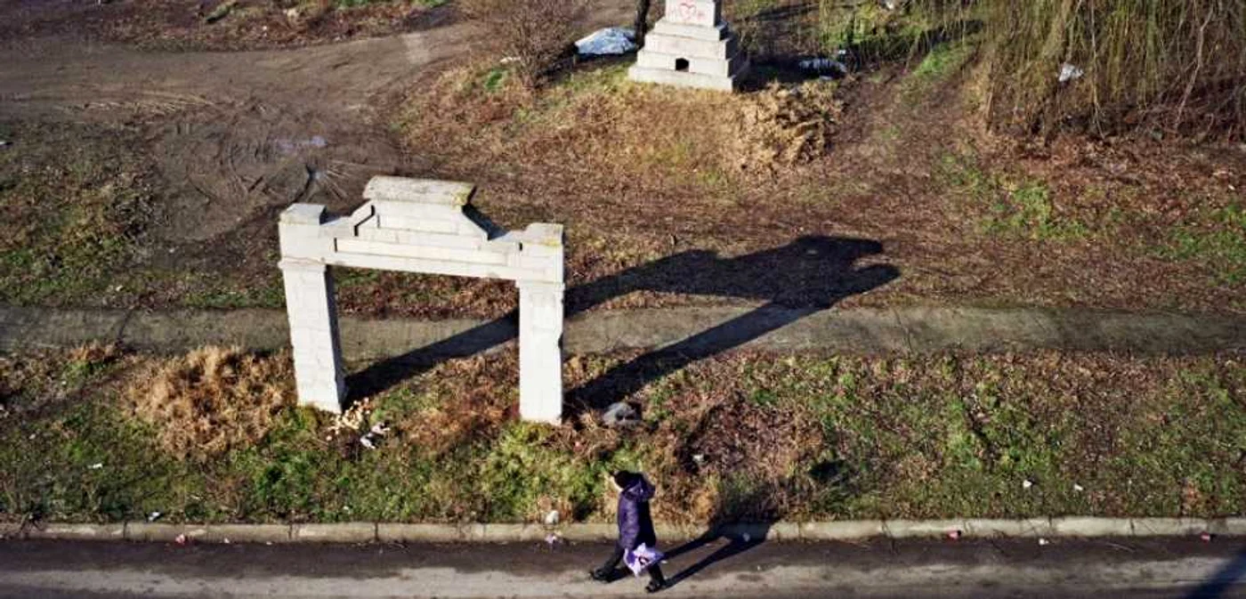 Monumentul Biruinţei, ajuns într-o stare jalnică de câţiva ani, va fi mutat în altă locaţie   FOTO Florentin Coman