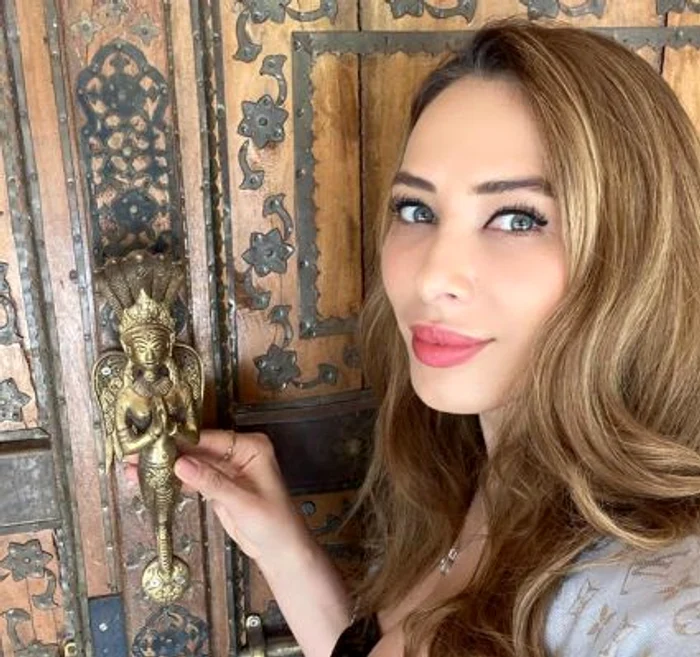 Iulia Vântur se află izolată alături de Salman Khan și mai mulți membri ai familiei acestuiafoto: captură video Pro Tv