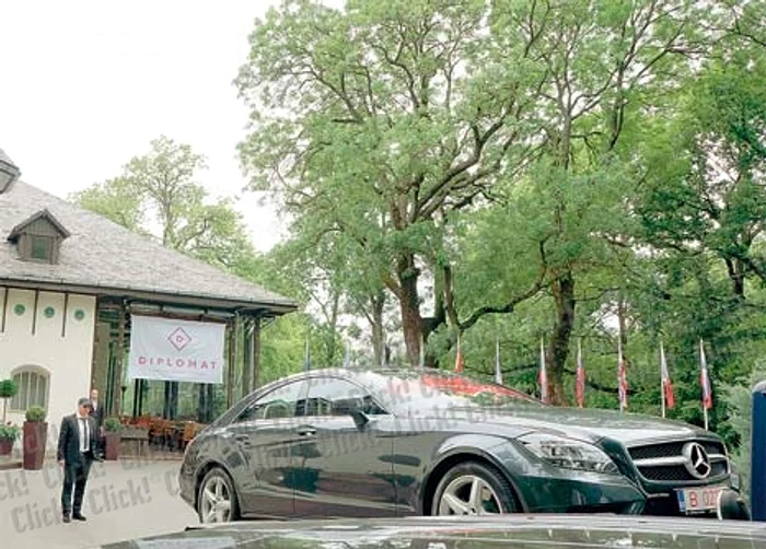 Reghe s-a grăbit de la aeroport să ajunga la Ţiriac Auto, acolo unde avea să cheltuiască o sumă uriaşă