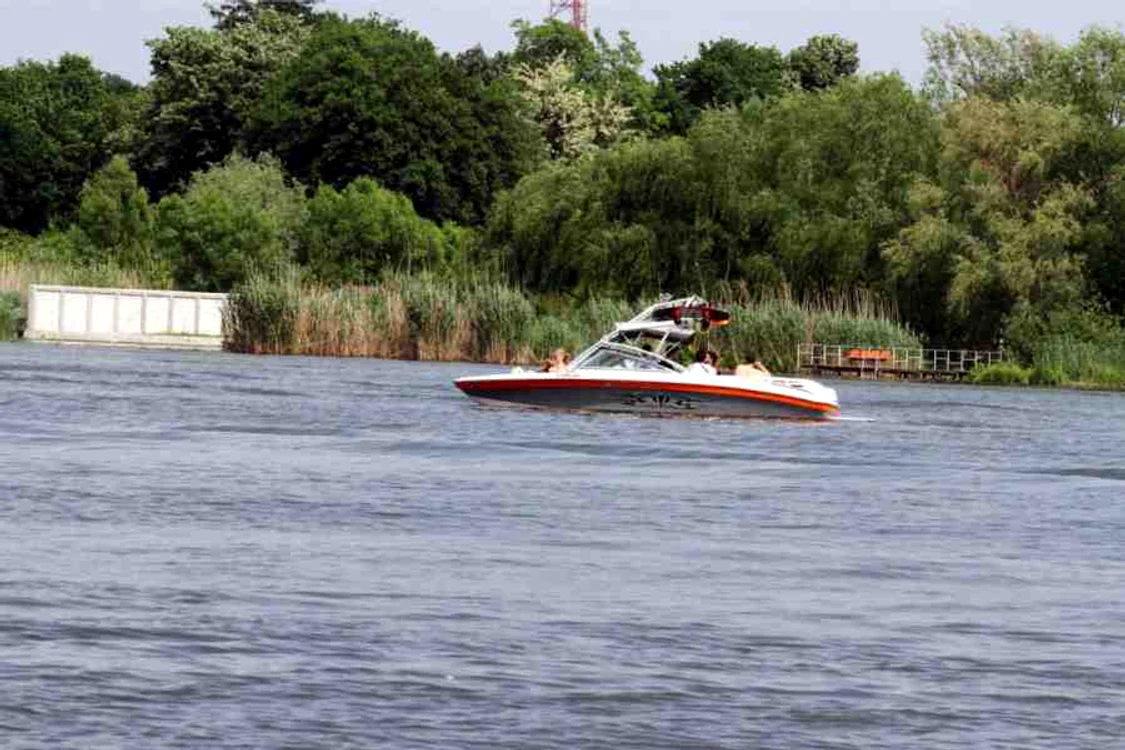 
    Accidentul de pe lacul Snagov s-a produs în noaptea de sâmbătă spre duminicăFoto: arhiva Click!  