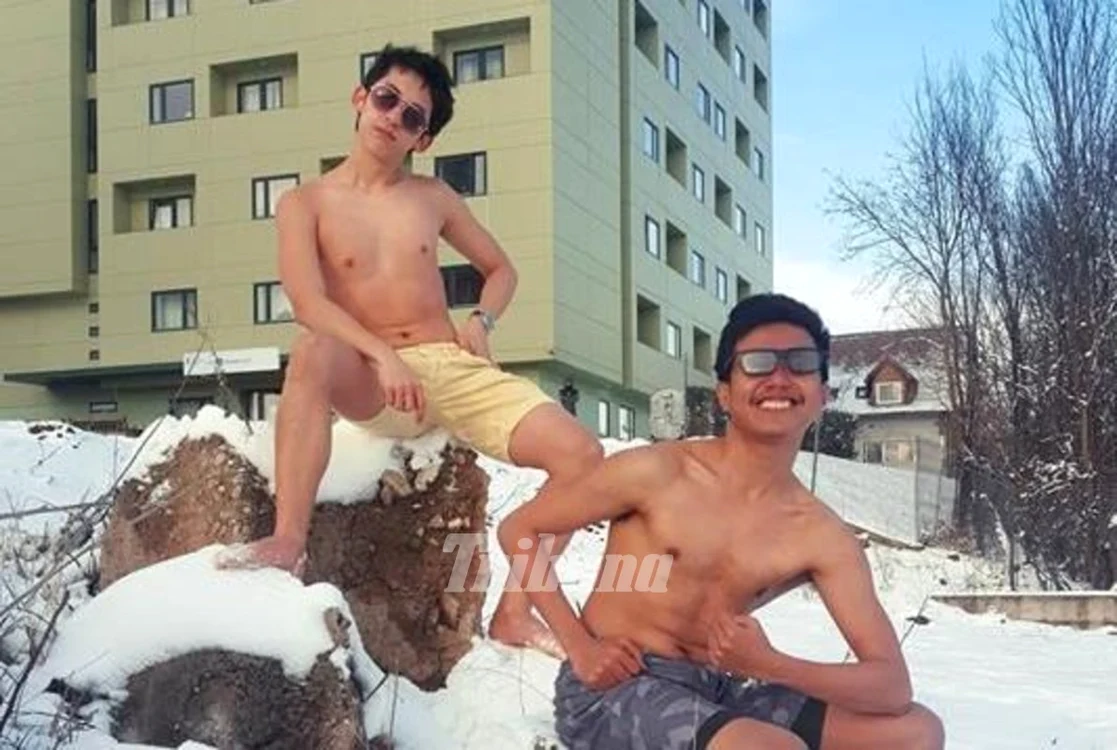 Filipinezii sunt bucuroși că au văzut pentru prima oară în viață zăpadă