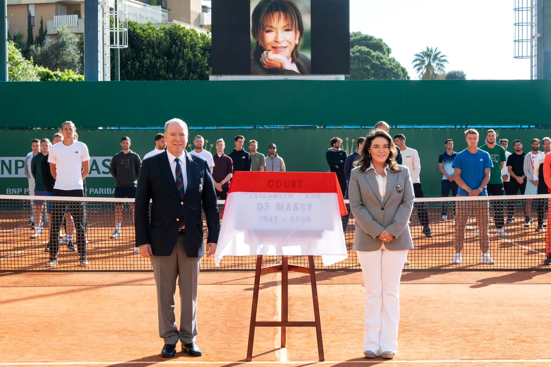 Albert de Monaco și verișoara sa la inaugurarea terenului de tenis
