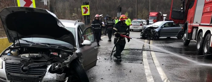 Accident rutier la Cârligul Mic, Valea Oltului, pe DN 7 / E 81, în judeţul Vâlcea; Foto: Adevărul