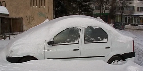 Iarna continuă să facă probleme brăilenilor. FOTO: ADEVĂRUL