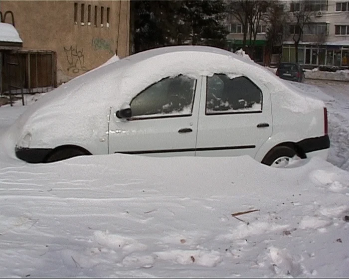 Iarna continuă să facă probleme brăilenilor. FOTO: ADEVĂRUL