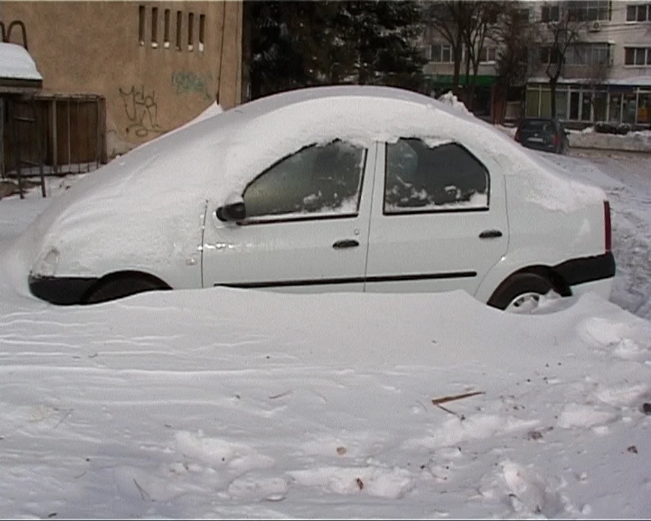 Iarna continuă să facă probleme brăilenilor. FOTO: ADEVĂRUL