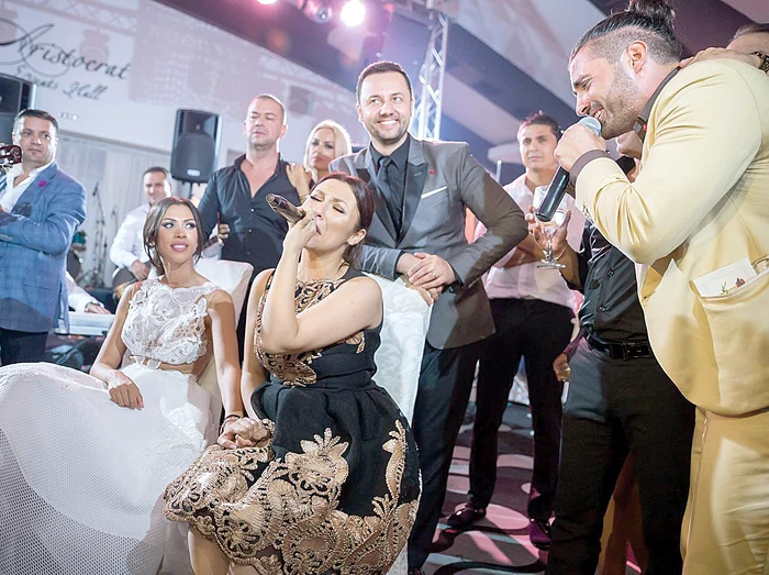 Nașa Andra și finul Pepe au cântat împreună la botez