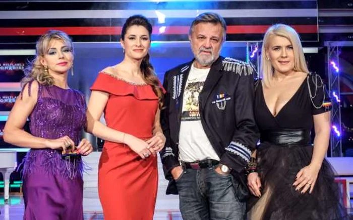 Alexandra Velniciuc, Iuliana Tudor, Ioan Cărmăzan şi Liana Stanciu prezintă Revelionul 2013 FOTO: TVR 1