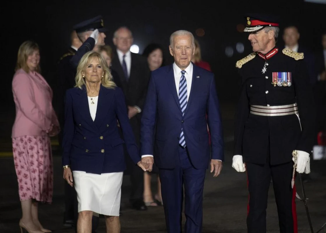 Cum sunt îmbrăcate soţiile liderilor care participă la summit-ul G7 Jill Biden Carrie Johnson FOTO EPA-EFE