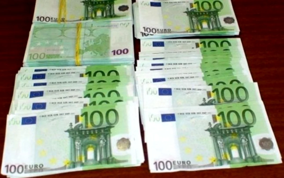Sumă de bani, în euro