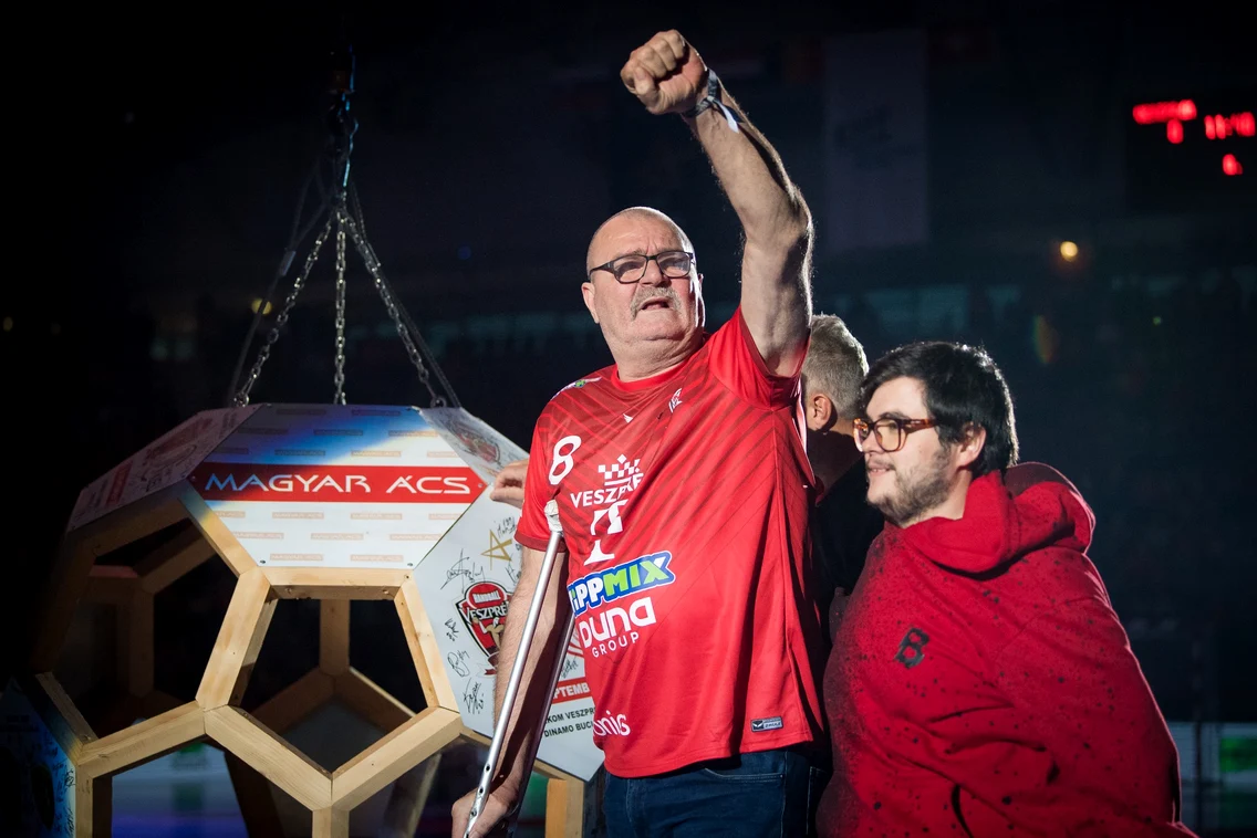 Veszprem   Dinamo  Foto Veszprem HC jpg