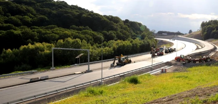 Asfaltul a fost turnat până la capătul Lotului 3 din Autostrada Lugoj - Deva.