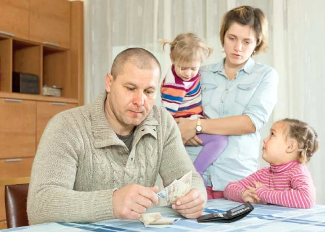 
    700.000 de români au probleme financiare din cauza împrumuturilor la băncifoto: 123RF  