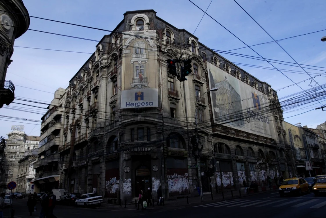 Clădirea a stat ani de zile abandonată şi neîngrijită. FOTO Adevărul