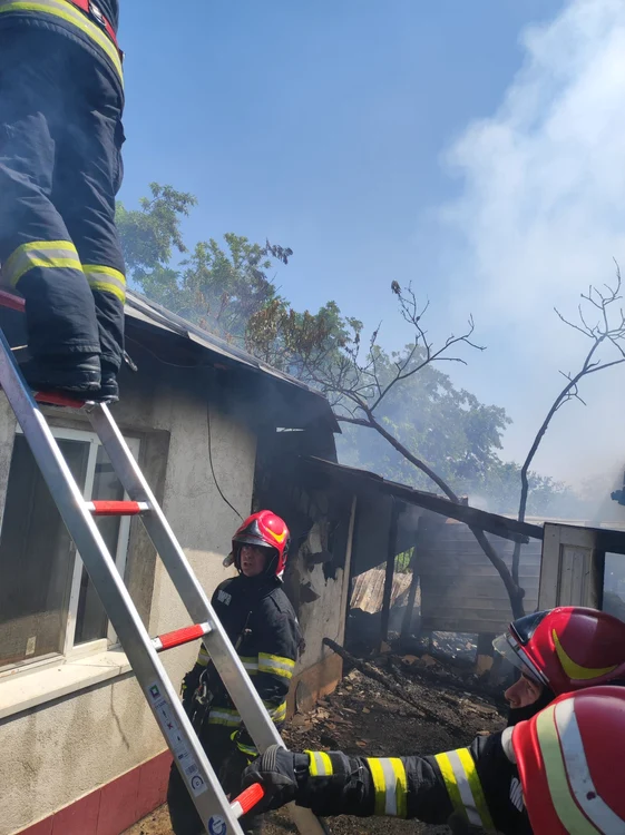 Pompierii au lichidat incendiul FOTO: ISU Vrancea