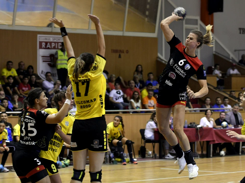 În toamnă, CSM București a câștigat cu 27-21 meciul cu SloboziaFoto: sportpictures.eu