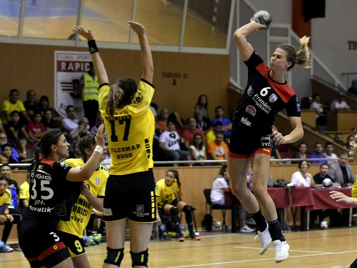 În toamnă, CSM București a câștigat cu 27-21 meciul cu SloboziaFoto: sportpictures.eu