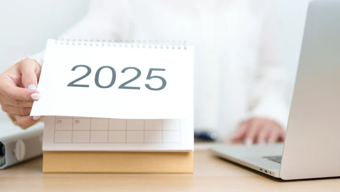 Când pică Anul Nou și câte zile libere au românii de sărbători.