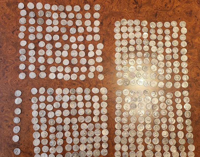 Peste 400 de monede din perioada cuceririi Daciei de către romani, descoperite în Hunedoara