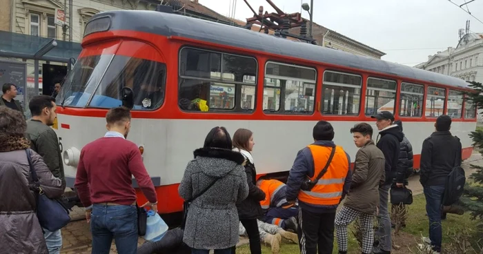 Femeia accidentată de tramvai a fost internată în spital pentru îngrijri medicale Foto: arhivă Adevărul