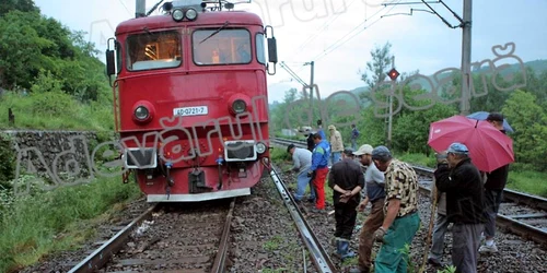 Locomotiva a blocat traficul feroviar pe un fir încă de la ora 18.00, Foto: Bogdan Crăciun