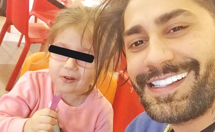 
    Cei doi au ieșit la o înghețată, în mall  