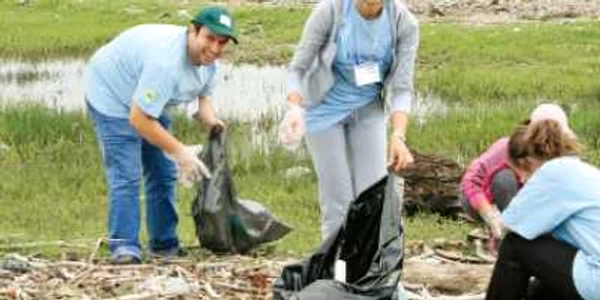 Voluntarii fac curat în Clisură, autorităţile visează la programe