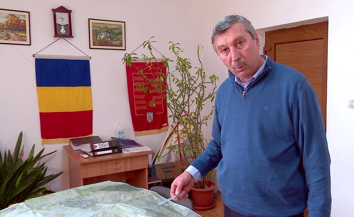 Primarul Aurel Stoica spune că antena va fi numai pentru rețeaua 4G. FOTO I. Bunilă 
