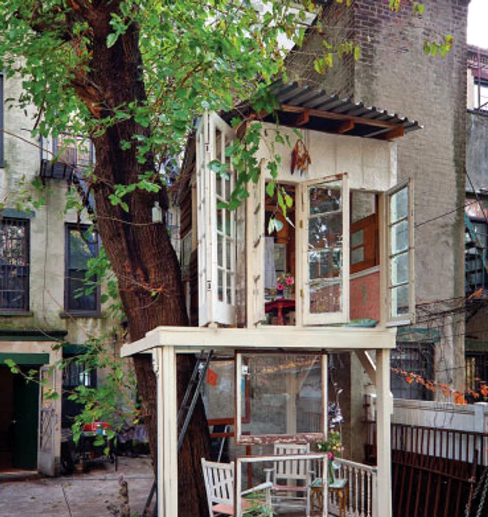 Locuinţa din materiale  reciclate a Alexandrei Meyn, arhitect şi designer din Brooklyn, New York,  a costat doar 400 de dolari
