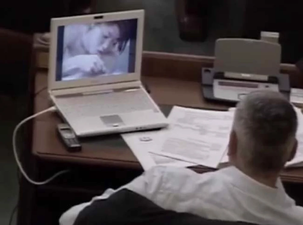 
    Marius Nicoară a urmărit cu interes filmul porno foto: captură video  
