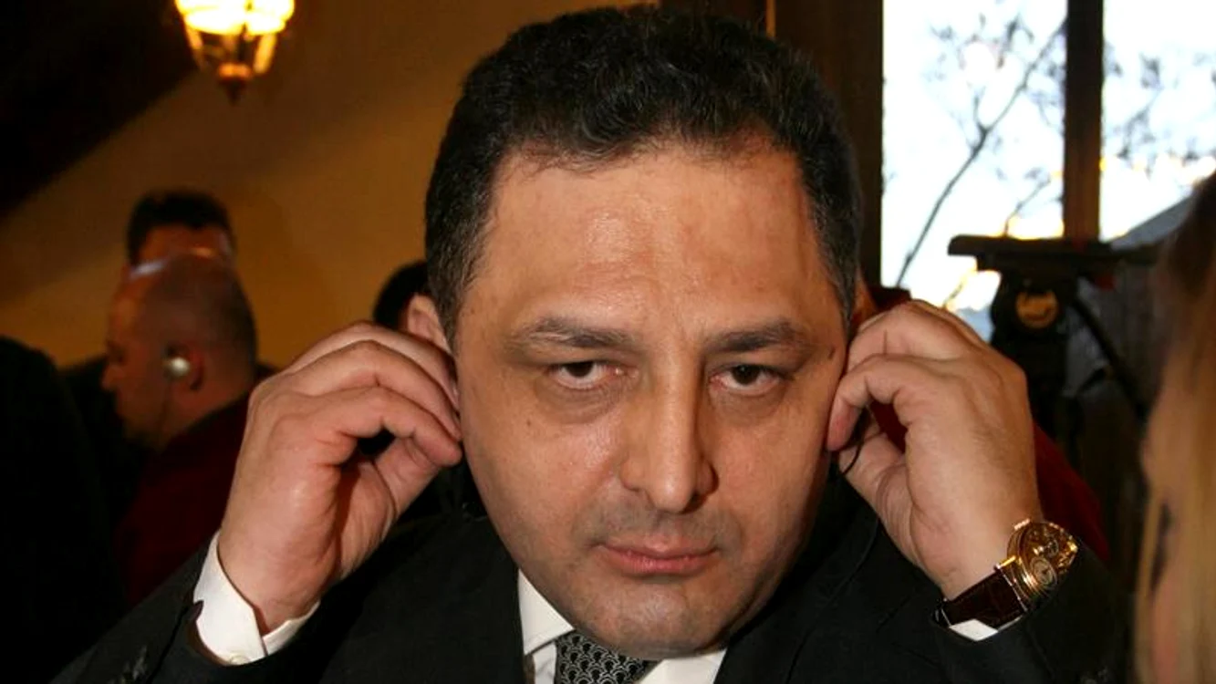 
    Fostul primar Marian Vanghelie vrea să poată ieși din țară  