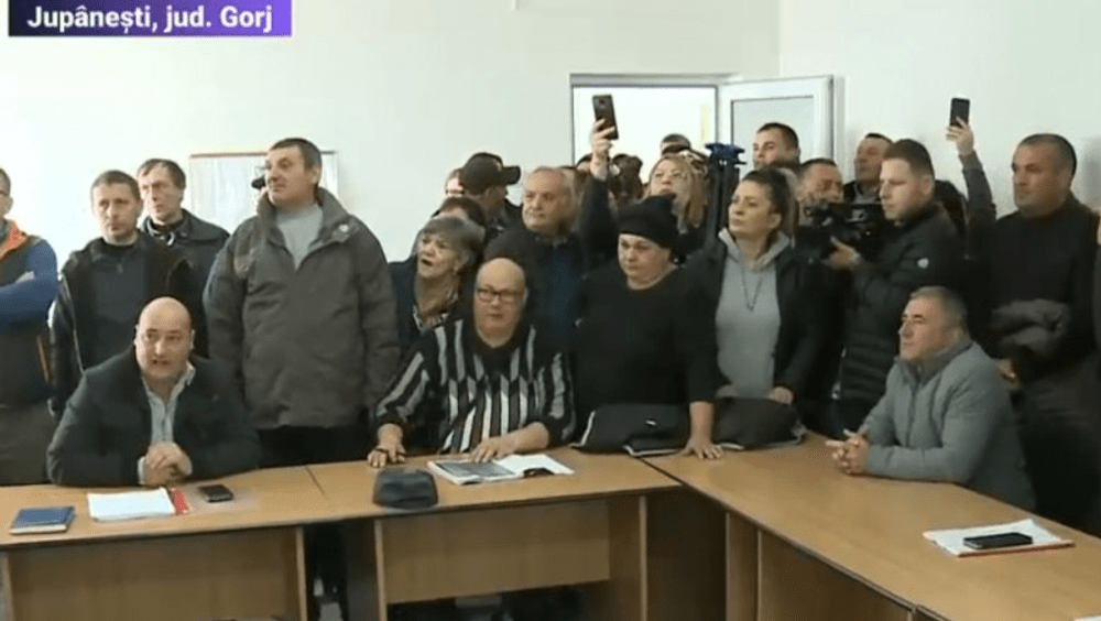 Scandal într-o primărie din județul Gorj. Cetățenii au intrat peste aleși 