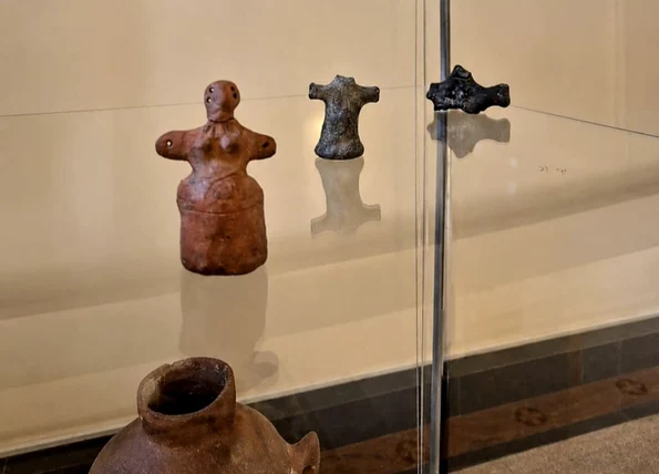 Expoziția „Povestea unei lumi apuse. Cultura eneolitică Sălcuța” (© Muzeul Olteniei)