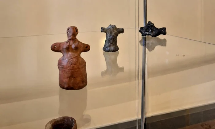 Expoziția „Povestea unei lumi apuse. Cultura eneolitică Sălcuța” (© Muzeul Olteniei)