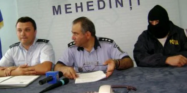 Turnu Severin Răscoală cu furci, bâte și focuri de armă la Sărbătoarea Peșterii Topolnița