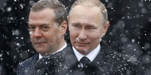 Dmitri Medvedev si Vladimir Putin FOTO EPA-EFE