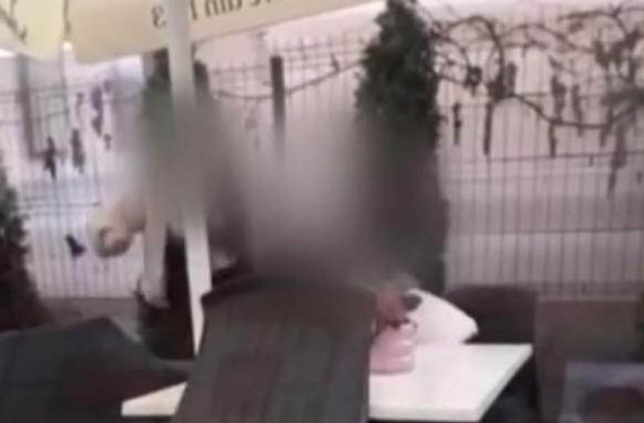 Elevă bătută cu bestialitate de o colegă. Agresoarea este cercetată pentru lovire, unde a avut loc incidentul VIDEO
