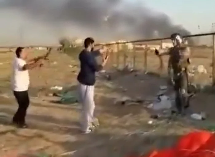 Localnici agresivi cu un pilot american FOTO: captură video