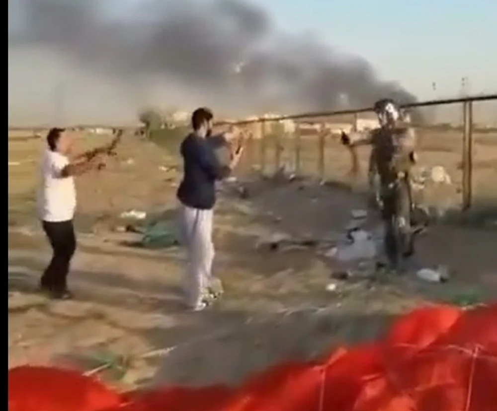 Piloții americani catapultați în Kuweit, confundați de localnici cu iranienii, după ce avioanele lor au fost doborâte din greșeală