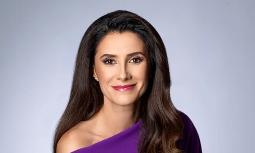 „Am scris o carte cu titlul „Fericirea nu costă nimic”, iar în paginile ei s-a clădit povestea mea", spune Iuliana Tudor