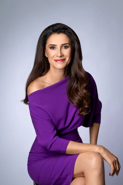 „Am scris o carte cu titlul „Fericirea nu costă nimic”, iar în paginile ei s-a clădit povestea mea", spune Iuliana Tudor