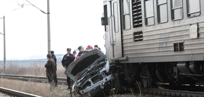 Şoferul a fugit de la locul accidentului cu plăcuţele de înmatriculare foto: Adevărul