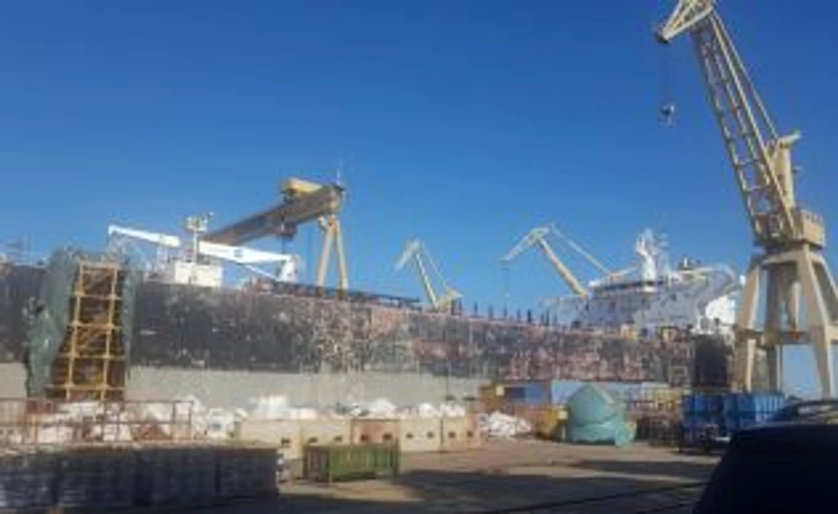 Nave maritime aflate în reparaţii