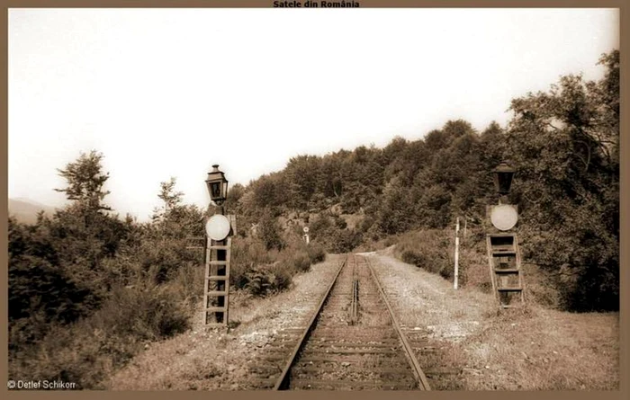 Calea ferată cu cremalieră Haţeg  Caransebeş Fotografie din anii 70 Barbu Bibel Bărbulescu Facebook