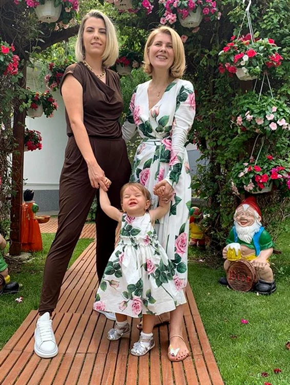 "Iubirile mele", a scris Sergiu pe Instagram, în dreptul imaginii cu soția și cele două fiice