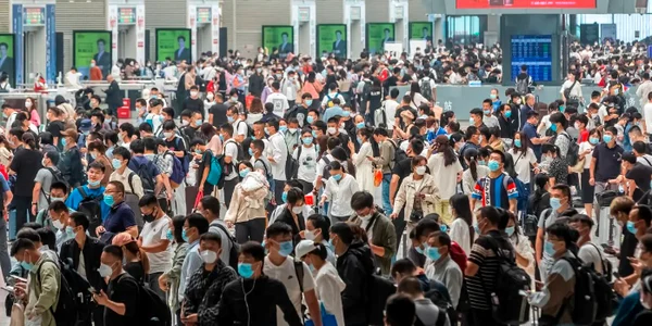 Angajați Foxconn au plecat pentru a scăpa de restricții COVID FOTO Twitter 