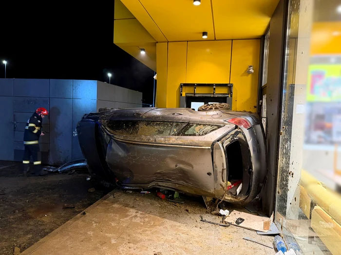 Accident în parcarea unui mall din Florești/FOTO: Facebook/Știri din Florești